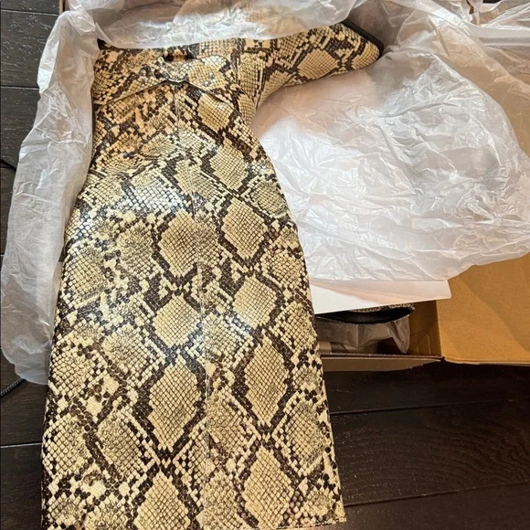 🟤🟤 (S O L D) JustFab Goldie Snakeskin Print Flat Boot Size 9- New in Box - Picture 9 of 10